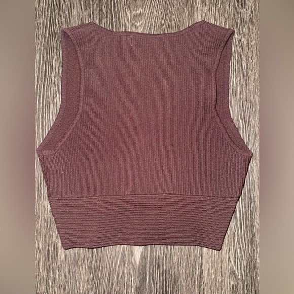 Glassons V-Neck Ribbed Crop Top - Picture 5 of 10